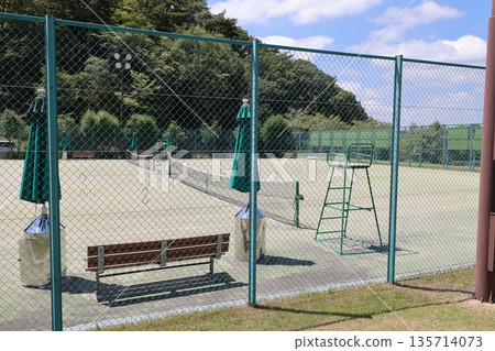 Tennis court  135714073
