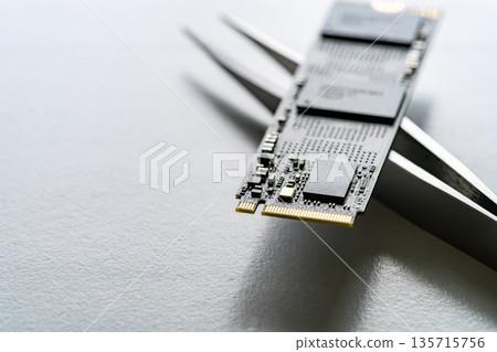 高速儲存 M.2 NVMe SSD 特寫 高速儲存 M.2 NVMe SSD 特寫 135715756