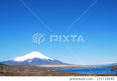 Lake Yamanaka under the blue sky, Mount Fuji from the panoramic view point Lake Yamanaka under the blue sky, Mount Fuji from the panoramic view point 135716640