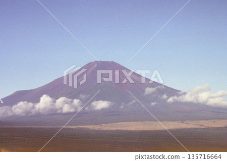 山中湖村、雲霧和富士山 山中湖村、雲霧和富士山 135716664