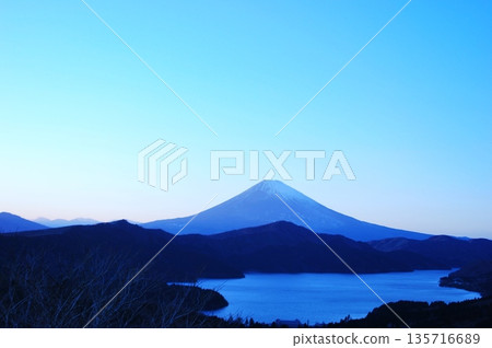 從觀景台上可以眺望箱根大觀山、蘆之湖和富士山。 135716689