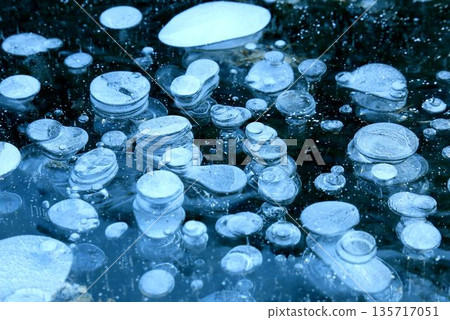 立岩湖的冰泡 135717051