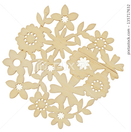 鏤空花卉圖案木質杯墊，木質裝飾品，鏤空材質 135717632