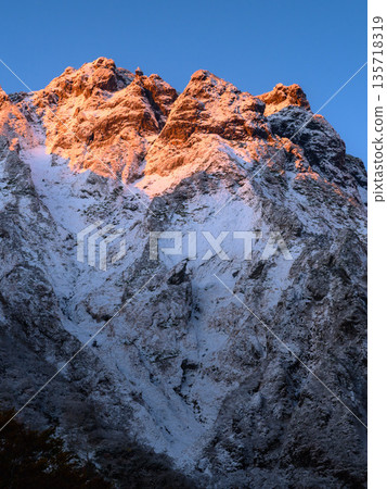 Morning glow (Morgenrot) of Mt. Tanigawa seen from Ichinokurazawa 135718319