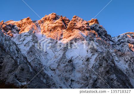 從一倉澤看到的谷川山的朝霞（Morgenrot） 135718327