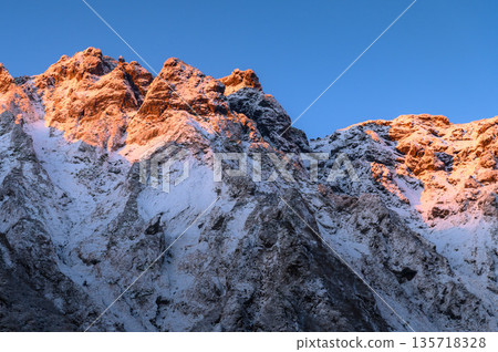 從一倉澤看到的谷川山的朝霞（Morgenrot） 135718328