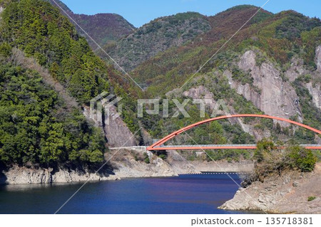 Arch bridge over the lake Arch bridge over the lake 135718381