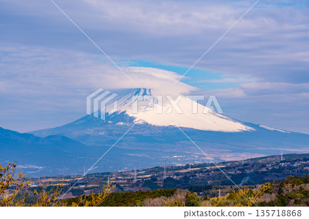 (Shizuoka Prefecture) Mount Fuji covered in cap clouds as seen from Izu (Shizuoka Prefecture) Mount Fuji covered in cap clouds as seen from Izu 135718868
