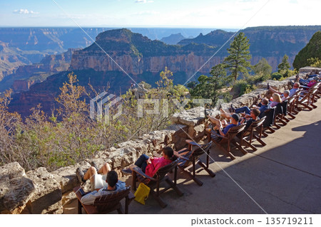 大峽谷北緣（營火前的科羅拉多大峽谷旅館露臺） 135719211