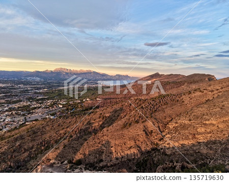 bright ridge with expansive vistas, majestic rocky slopes under radiant sunlight with panoramic views 135719630