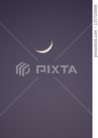 crescent moon 135720006