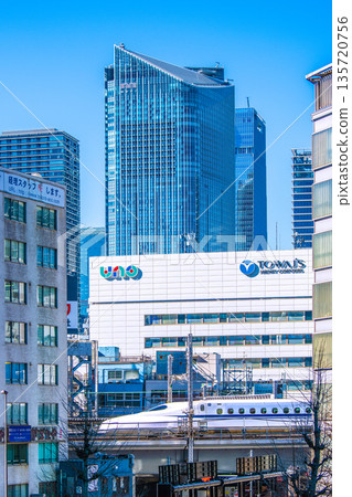 日本東京都市景觀新視角。虎之門之丘、新幹線子彈列車穿梭於新橋、東和食品服務等。 (1月23日) 日本東京都市景觀新視角。虎之門之丘、新幹線子彈列車穿梭於新橋、東和食品服務等。 (1月23日) 135720756