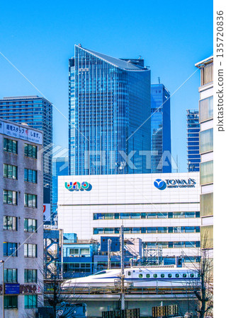 日本東京都市景觀新視角。虎之門之丘、新幹線子彈列車穿梭於新橋、東和食品服務等。 （1月23日） 135720836