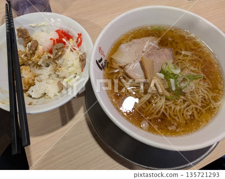 Delicious ramen 135721293