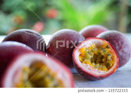 Fresh fruit Fresh fruit 135722315