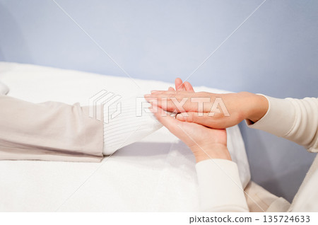 Image of foot care and treatment at a relaxation salon. Massage that gently wraps the soles of the feet with both hands. Image of foot care and treatment at a relaxation salon. Massage that gently wraps the soles of the feet with both hands. 135724633