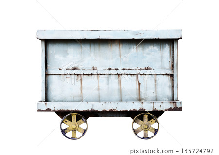 老舊生鏽的礦車 135724792