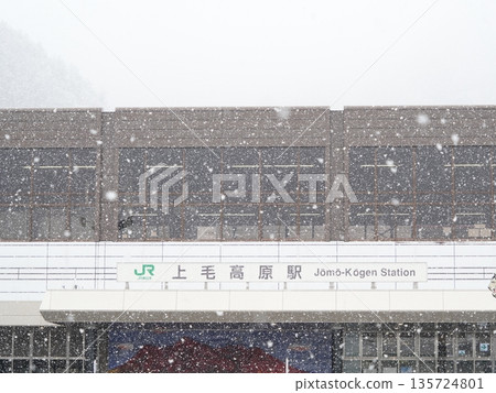 Snow flurries at JR Jomo-Kogen Station (Joetsu Shinkansen) Winter scenery in Minakami Town, Gunma Prefecture 135724801