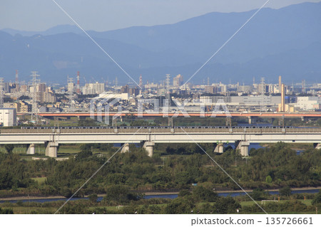 臨海線70000系列列車直達埼京線,跨越荒川和戶田橋。 臨海線70000系列列車直達埼京線,跨越荒川和戶田橋。 135726661