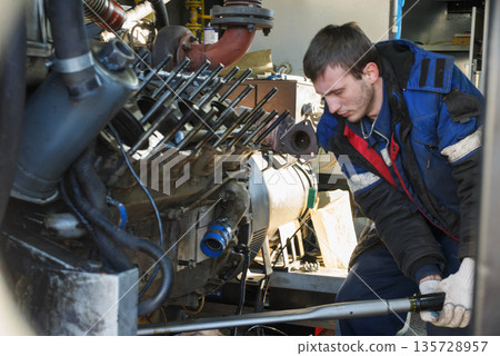 Repair of a diesel generator converted to gas. 135728957