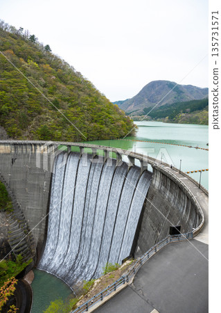 宮城縣/鳴子水壩（荒尾湖）春季美麗的竹簾洩洪道（竹簾洩洪道） 135731571
