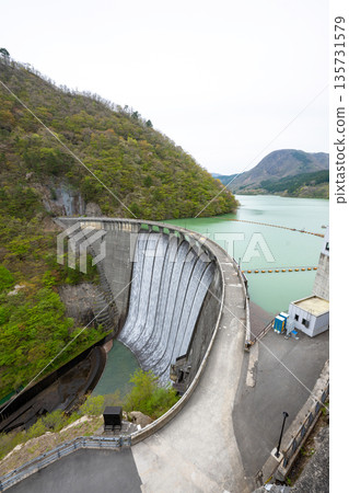 Miyagi Prefecture / Naruko Dam (Lake Arao) in spring with its beautiful bamboo blind discharge (bamboo blind discharge) Miyagi Prefecture / Naruko Dam (Lake Arao) in spring with its beautiful bamboo blind discharge (bamboo blind discharge) 135731579