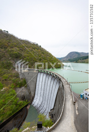 宮城縣/鳴子水壩（荒尾湖）春季美麗的竹簾洩洪道（竹簾洩洪道） 135731582