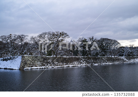 彥根城堡的雪 135732088