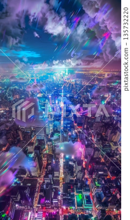 透過雲層看到的充滿活力的城市夜景 135732220