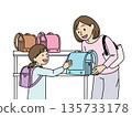 Parents and children choosing a school bag | Girl | School entrance preparation/school bag illustration | Popular colors 135733178