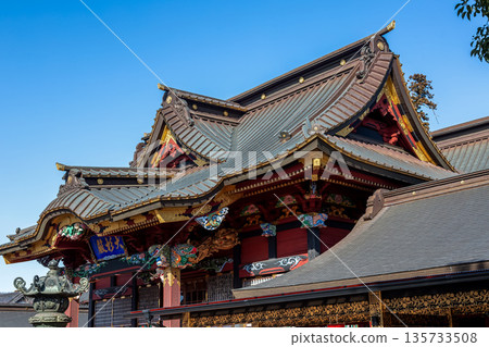 以藍天為背景的日本唯一一座能束縛夢境的大杉神社正殿 135733508