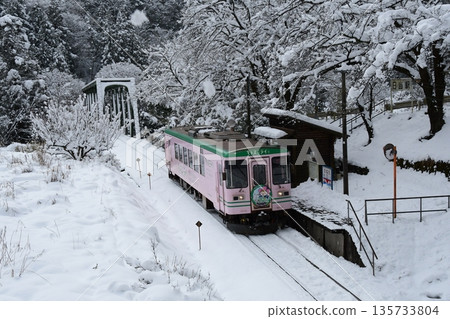 雪中的樽海鐵道 135733804