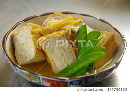 Boiled deep-fried tofu, deep-fried tofu dishes, Japanese cuisine Boiled deep-fried tofu, deep-fried tofu dishes, Japanese cuisine 135734160