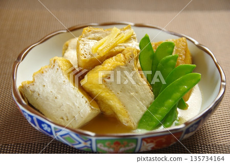 Boiled deep-fried tofu, deep-fried tofu dishes, Japanese cuisine Boiled deep-fried tofu, deep-fried tofu dishes, Japanese cuisine 135734164
