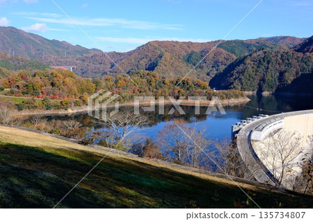阿基奧塔鎮努庫伊水壩的秋景 135734807