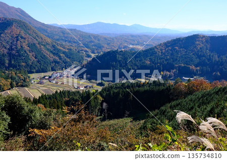 View of the foot of Mount Ryuzu from Iwamiji Pass in late autumn 135734810