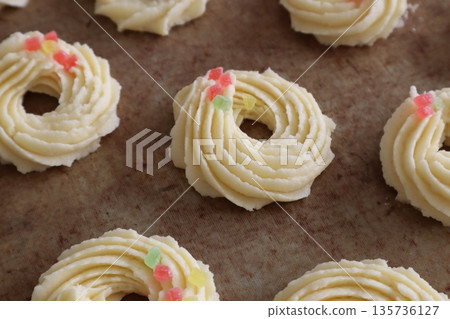 Delicious homemade ring cookies (before baking) Delicious homemade ring cookies (before baking) 135736127