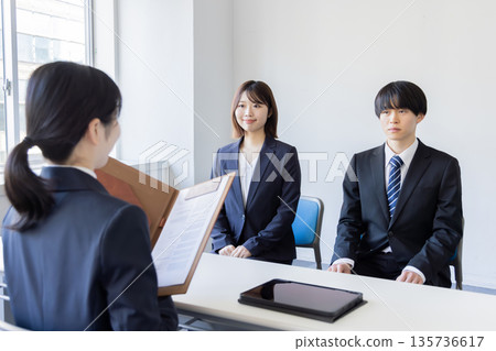 Interview, job hunting, university student 135736617