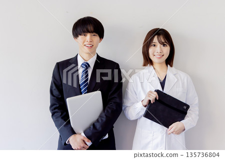 商業醫院醫生研究磁振造影 135736804