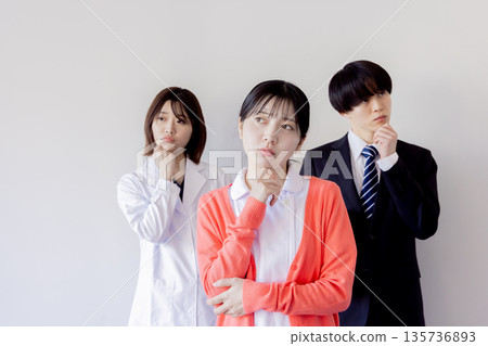 商業醫院醫生研究磁振造影 商業醫院醫生研究磁振造影 135736893