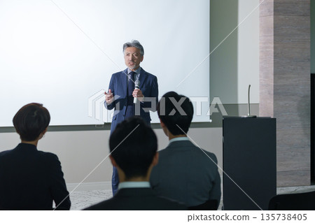 Businessman giving a speech at a seminar 135738405