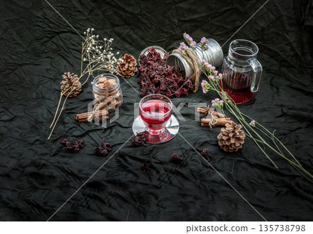 Roselle tea (Jamaica sorrel, Rozelle or hibiscus sabdariffa ) with dry roselle and brown cane sugar cube. 135738798