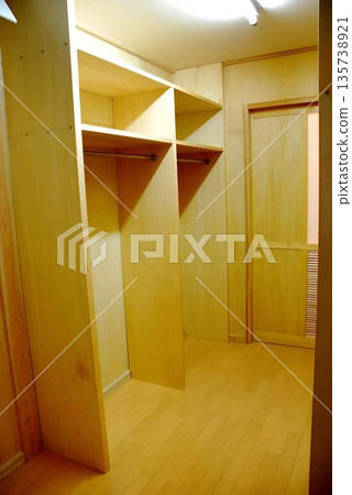 Storage Walking Closet 135738921