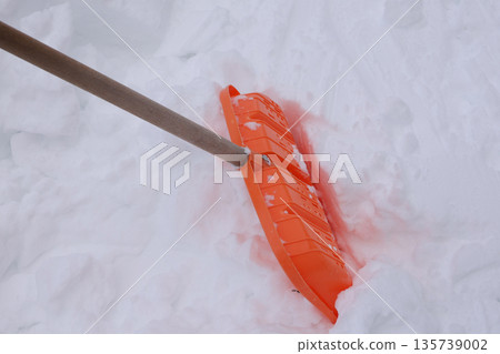 Shovel, snow removal, snow, snow shovel, winter, snow accumulation, snow country, winter scenery, winter, Hokkaido, tool, white, outdoors, snow removal, nature, true 135739002