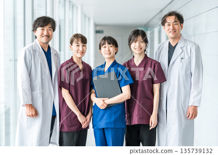 Medical workers in scrubs, medical staff, female nurses and male doctors in white coats 135739132
