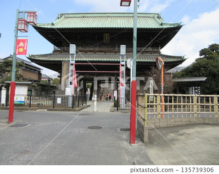 Ichikawa City, Chiba Prefecture! Niomon Gate of Hokkekyoji Temple Ichikawa City, Chiba Prefecture! Niomon Gate of Hokkekyoji Temple 135739306
