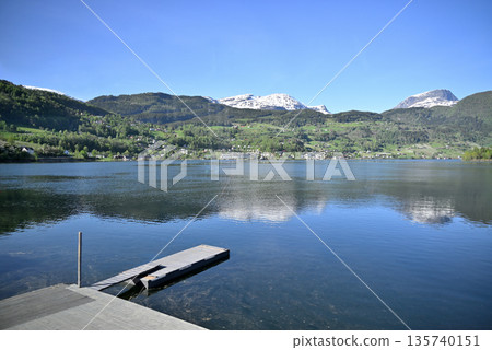 哈當厄爾峽灣沿岸於爾維克的遠景 哈當厄爾峽灣沿岸於爾維克的遠景 135740151