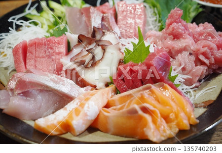 Assorted sashimi Assorted sashimi 135740203
