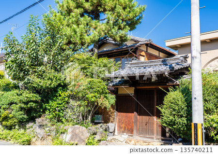 Michiyoshike Residence, a residential building from the early Showa period, with a lattice-door front gate, a tangible cultural property, located in Nishionocho, Oyama, Kita Ward, Kyoto City. 135740211