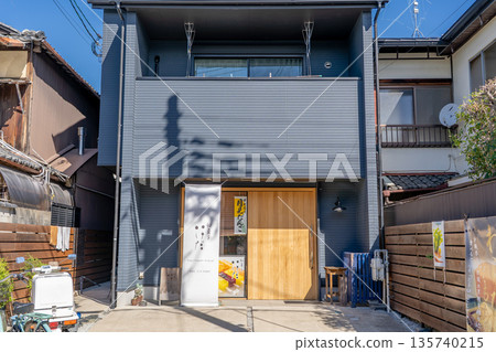 Japanese sweets shop Ikeda (trained at Kyoto confectionery shop "Yoraku") is proud of its Japanese sweets (dorayaki, warabimochi) made with carefully selected ingredients 135740215